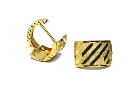 18k gold diagonal diamond cut earrings