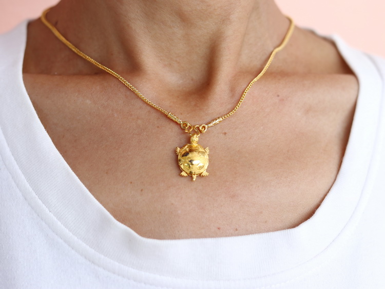 23k gold turtle pendant