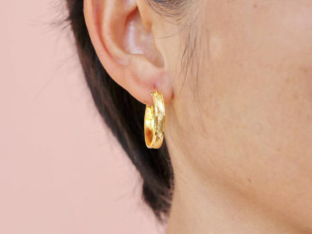 18k gold textured earrings Thai Baht