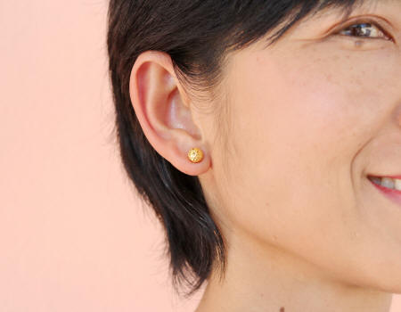 18k gold round stud earrings
